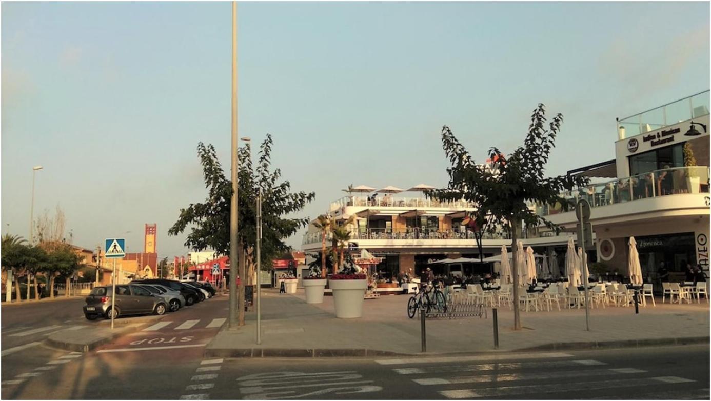 Trendy And Modern New Built 2 Bedroom Close To The *