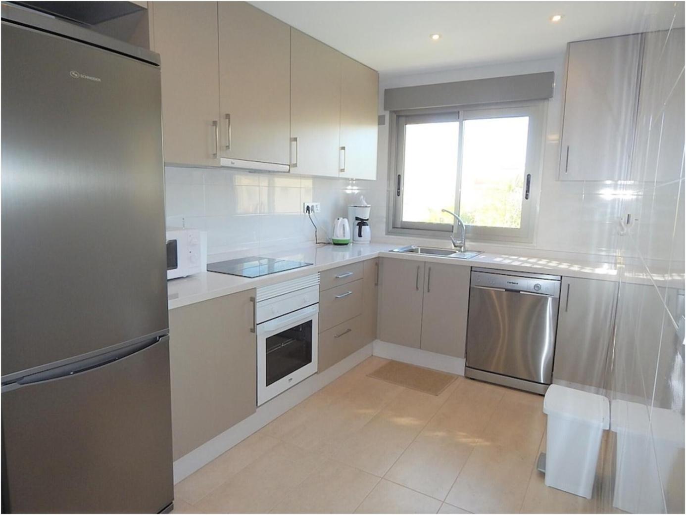 Trendy And Modern New Built 2 Bedroom Close To The *